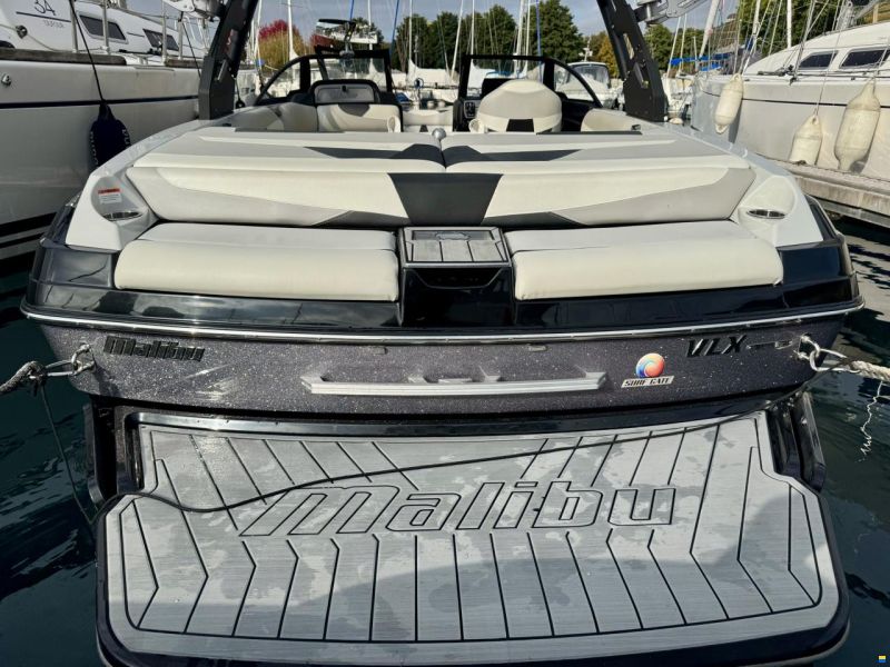 Pichette - place de port a vendre avec b