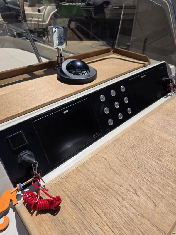 Boston Whaler Outrage 25