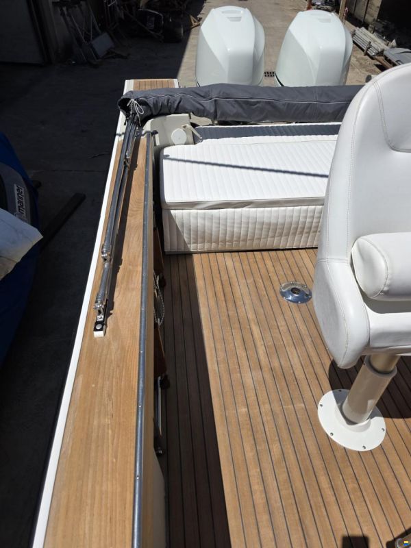 Boston Whaler Outrage 25