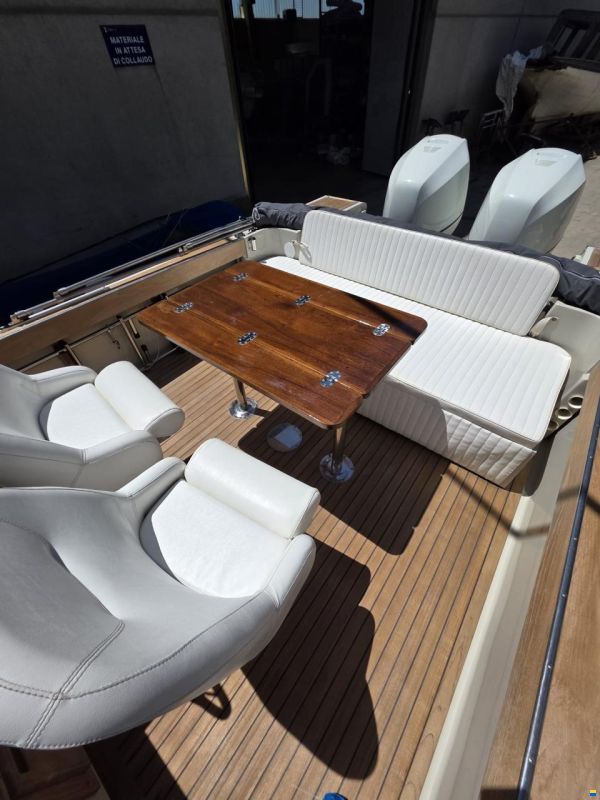 Boston Whaler Outrage 25