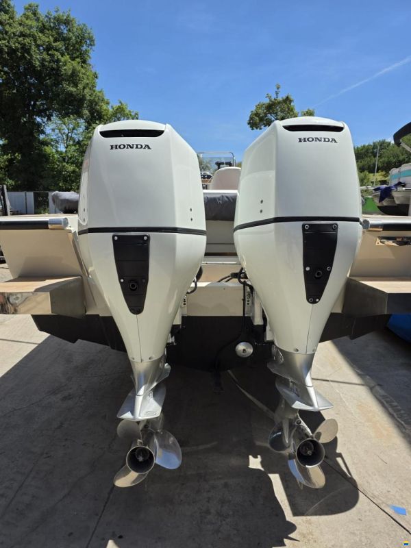 Boston Whaler Outrage 25