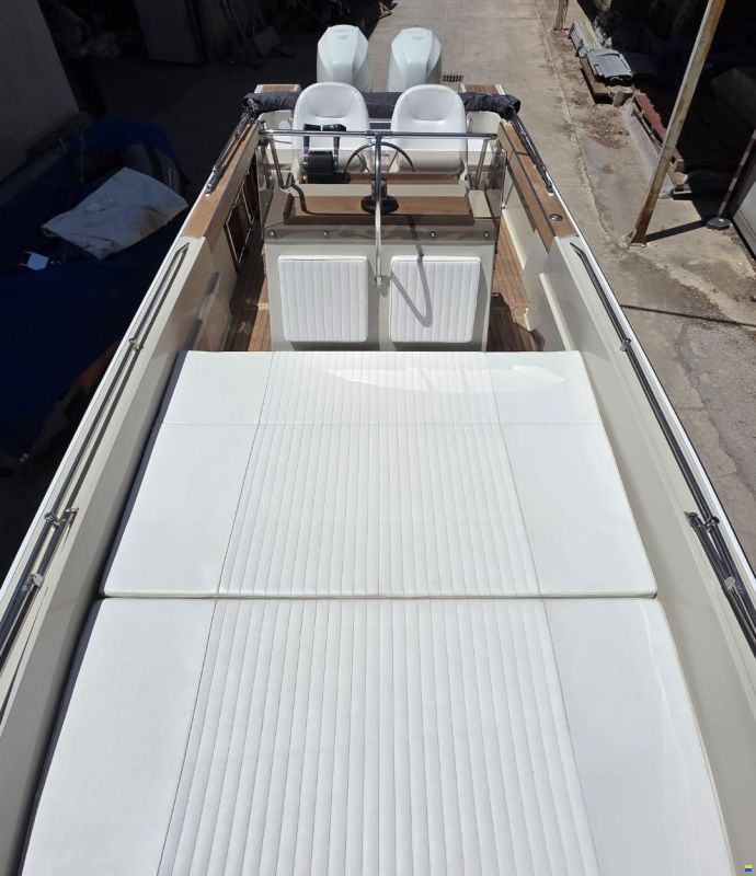 Boston Whaler Outrage 25