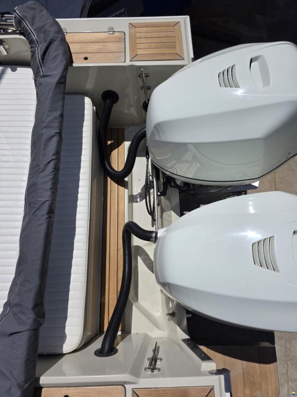 Boston Whaler Outrage 25