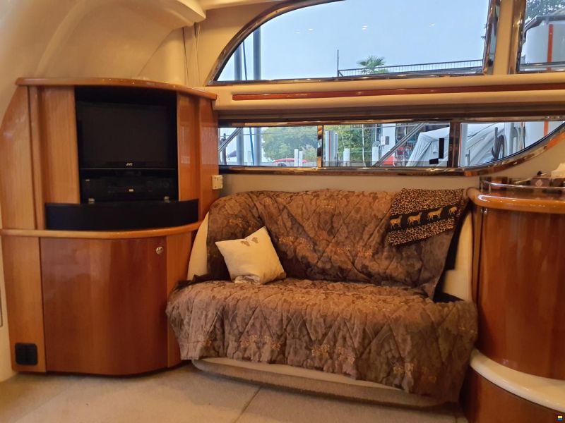 Sealine F44
