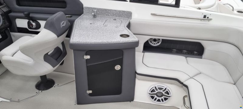 Rinker Q7 BR