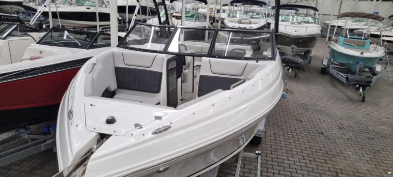 Rinker Q7 BR