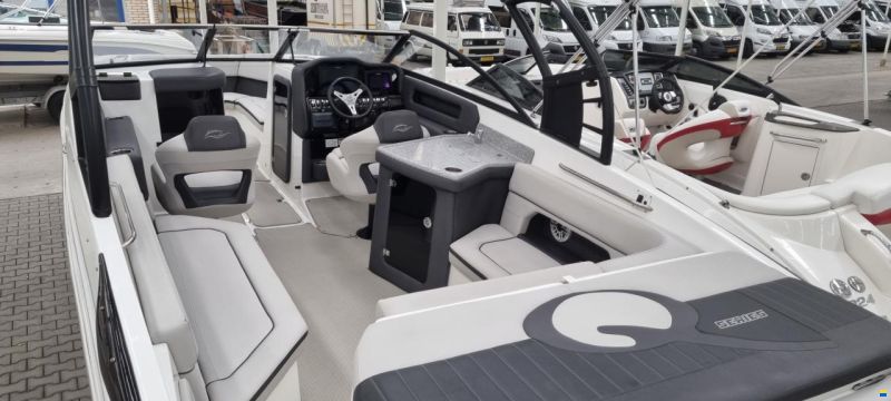 Rinker Q7 BR