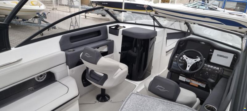 Rinker Q7 BR