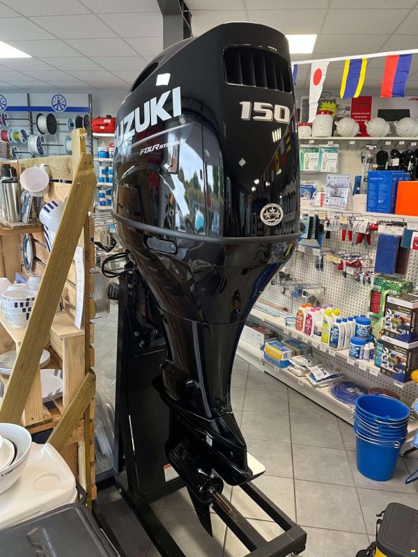 Suzuki DF 150 AP