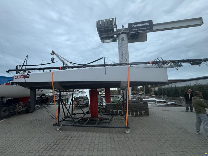 8M Carbon funboat