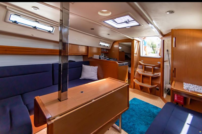 Bavaria CRUISER 32 - 2011