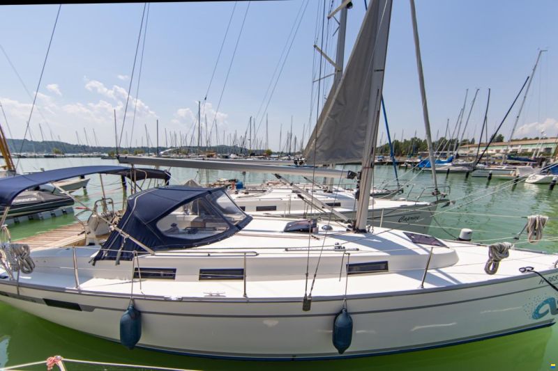 Bavaria CRUISER 32 - 2011
