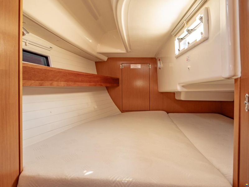 Bavaria CRUISER 32 - 2011