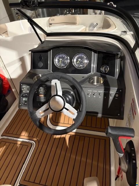 Bayliner VR6