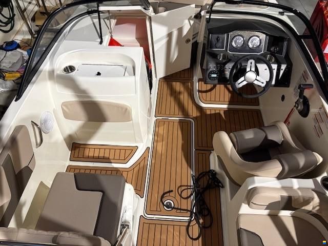 Bayliner VR6
