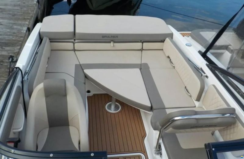 Bayliner VR6 Cuddy