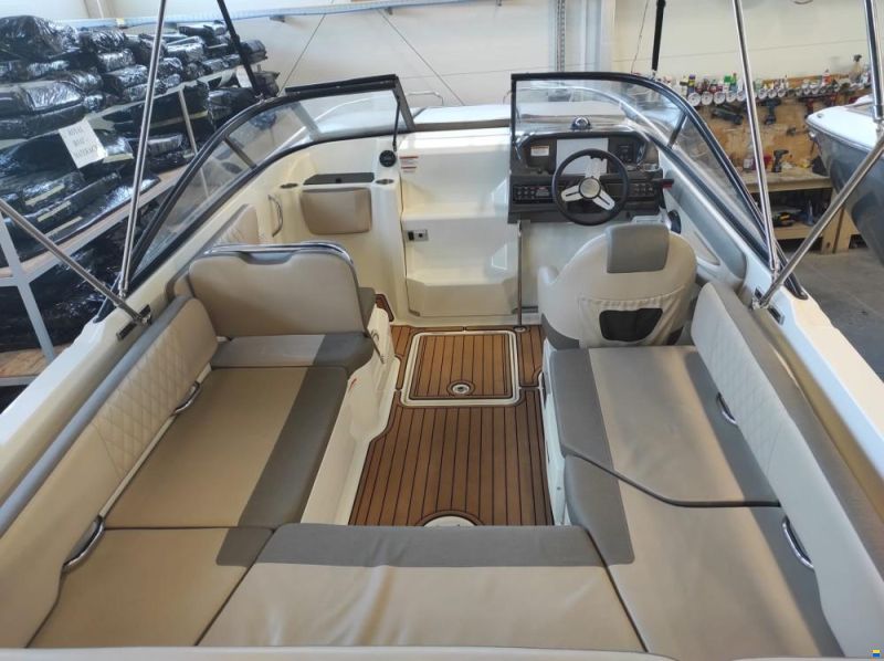 Bayliner VR6 Cuddy