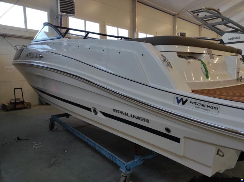 Bayliner VR6 Cuddy