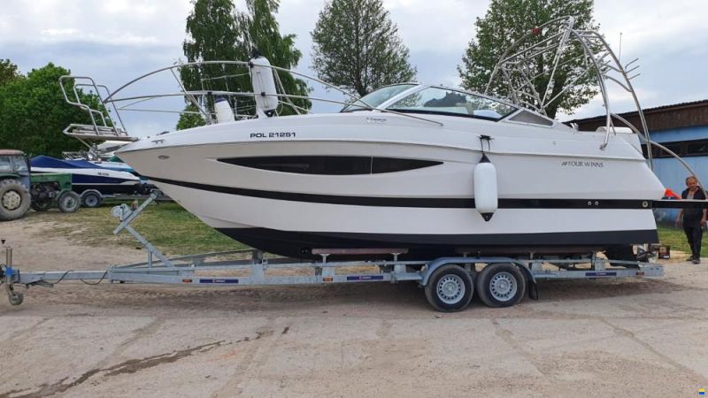 Four Winns V275