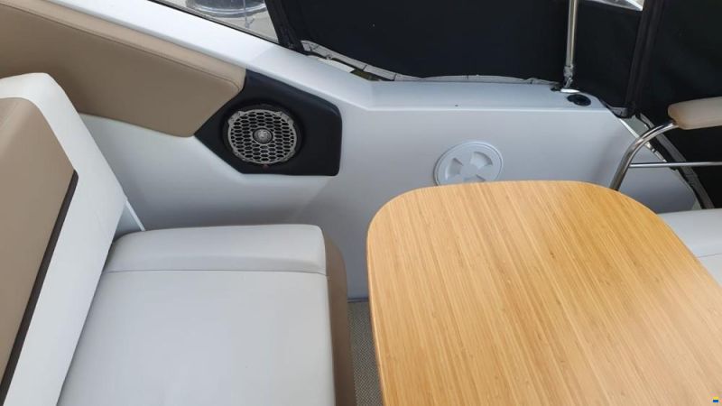 Four Winns V275