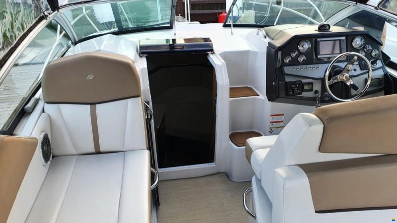 Four Winns V275