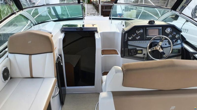 Four Winns V275
