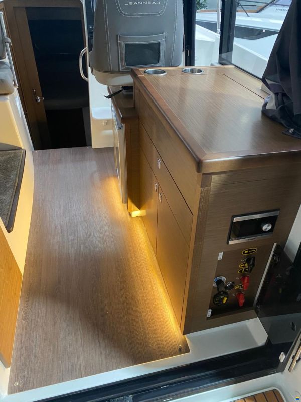 Jeanneau Merry Fisher 895