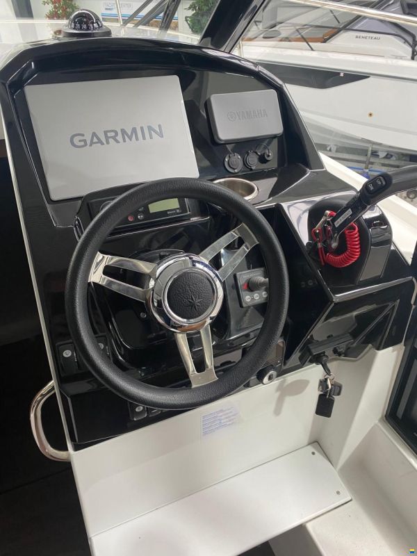 Jeanneau Merry Fisher 895