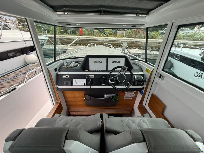 Axopar 28 Cabin