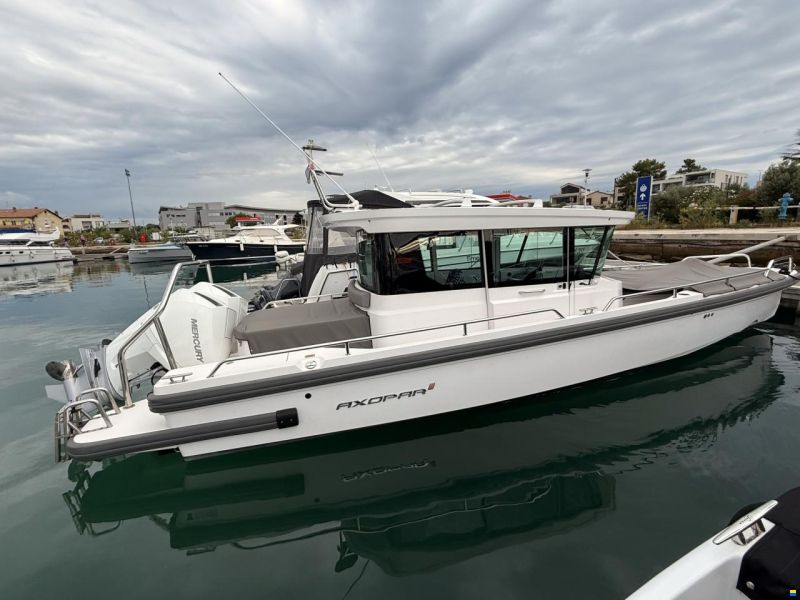 Axopar 28 Cabin
