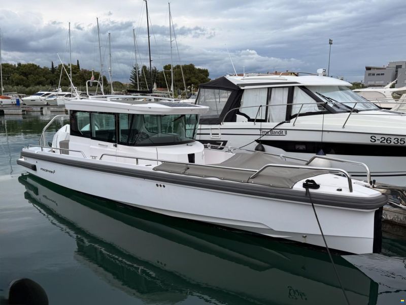 Axopar 28 Cabin