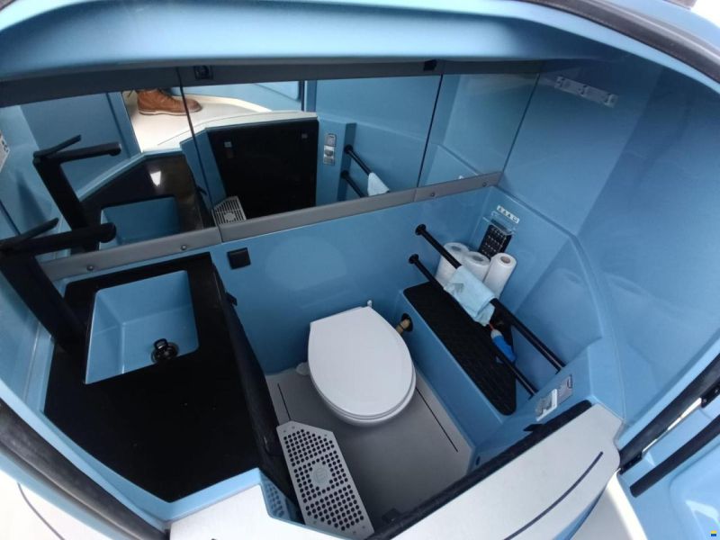 Axopar BRABUS Shadow 500 Cabin