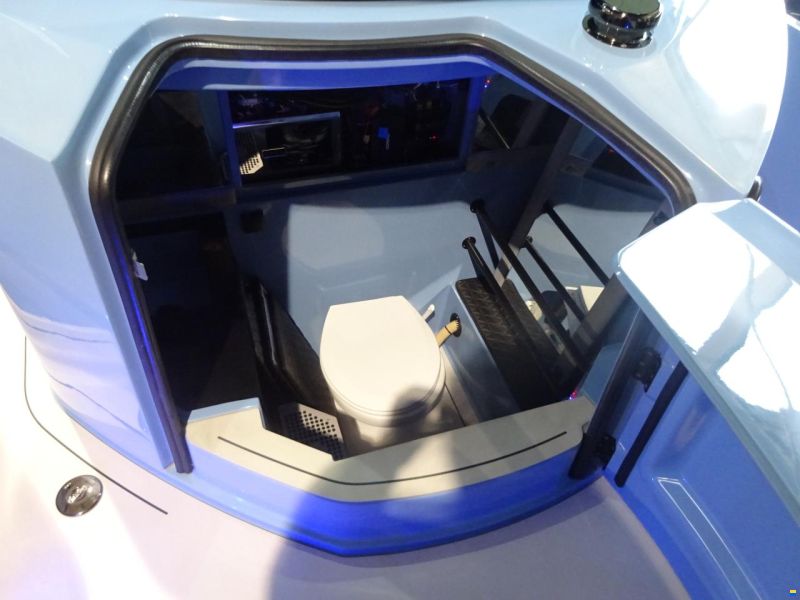 Axopar BRABUS Shadow 500 Cabin