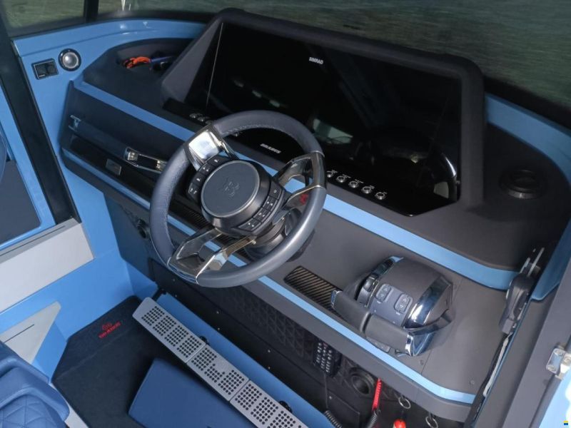 Axopar BRABUS Shadow 500 Cabin