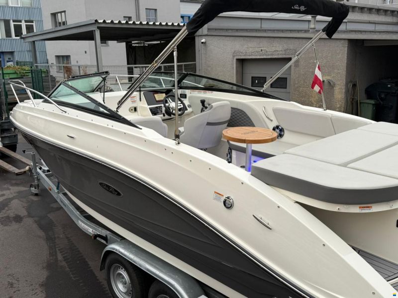 Sea Ray Sun Sport 230