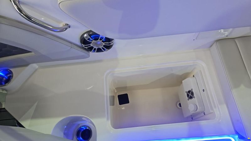 Sea Ray Sun Sport 230