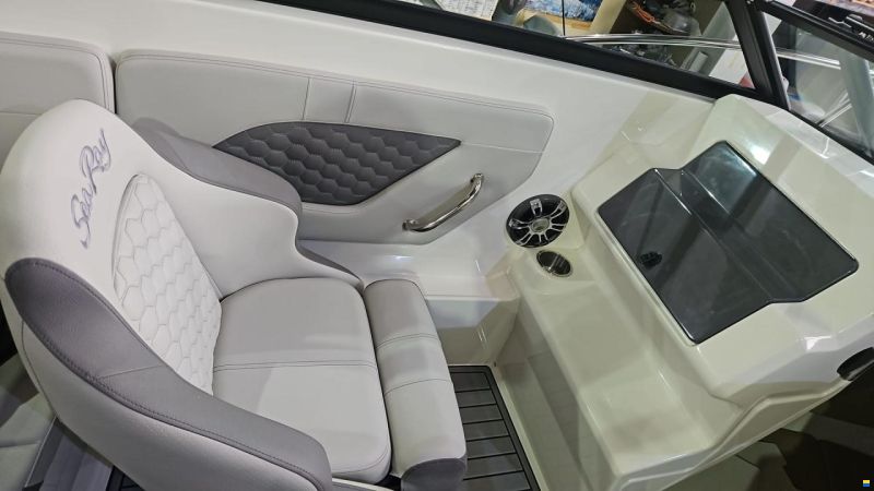 Sea Ray Sun Sport 230