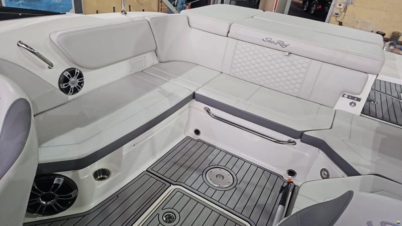 Sea Ray Sun Sport 230