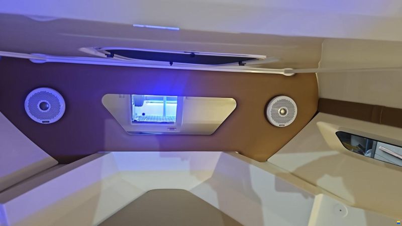 Sea Ray Sun Sport 230