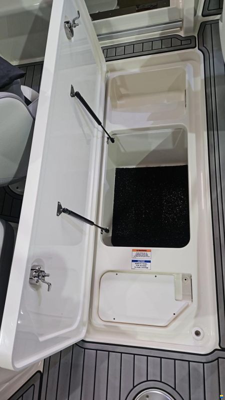 Sea Ray Sun Sport 230