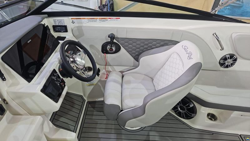 Sea Ray Sun Sport 230