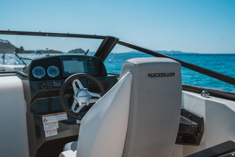 Quicksilver 675 Cruiser Deluxe Edition + F200Xl V6