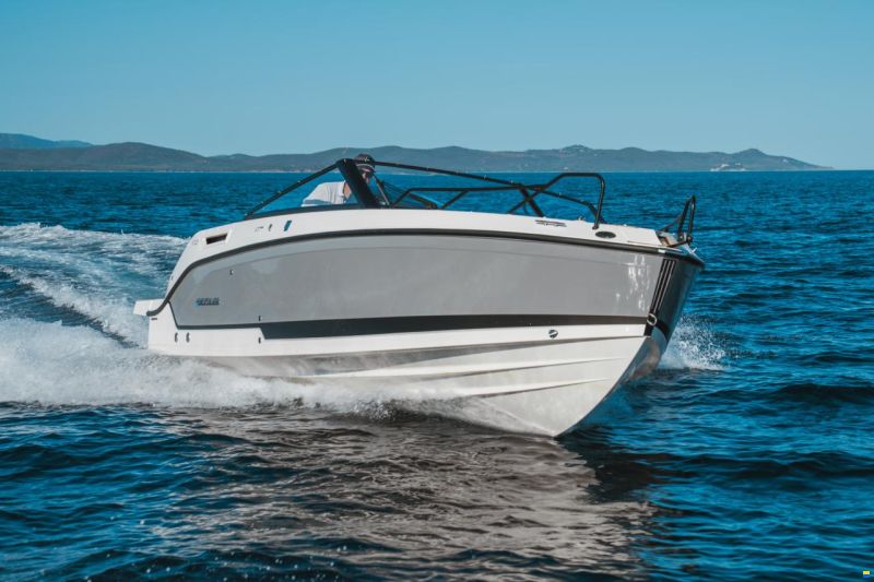 Quicksilver 675 Cruiser Deluxe Edition + F200Xl V6