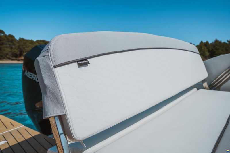 Quicksilver 675 Cruiser Deluxe Edition + F200Xl V6