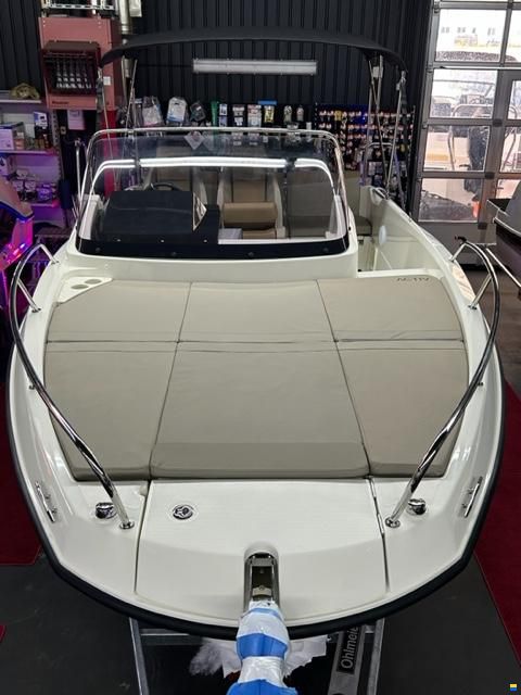 Quicksilver 675 Sundeck + F130XL V6