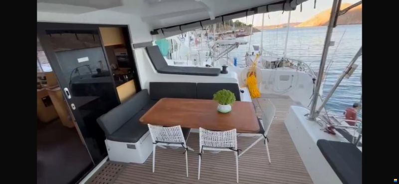 Lagoon 42
