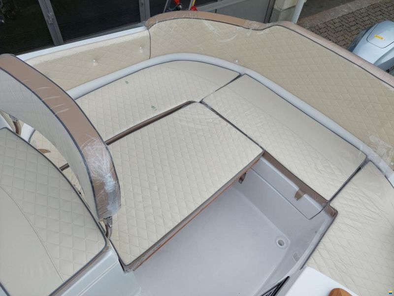 Marinello 650 Cabin