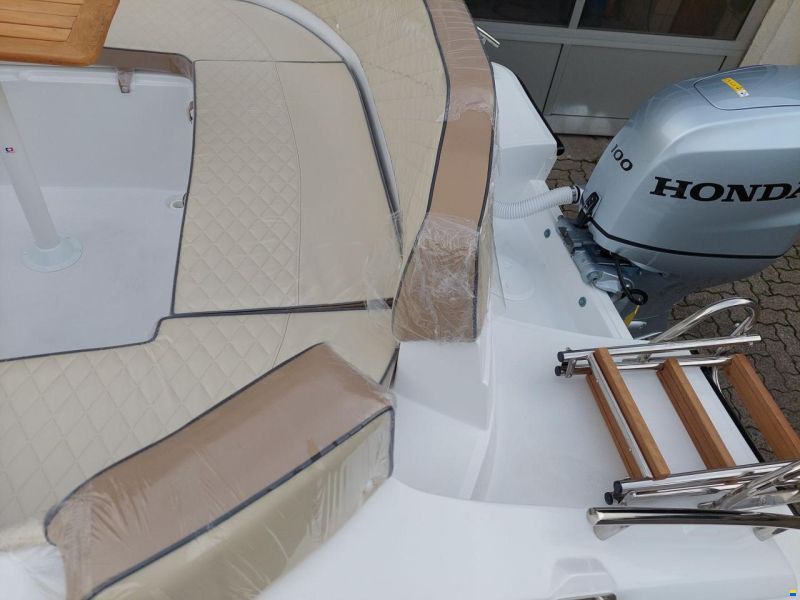 Marinello 650 Cabin