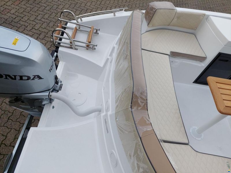 Marinello 650 Cabin