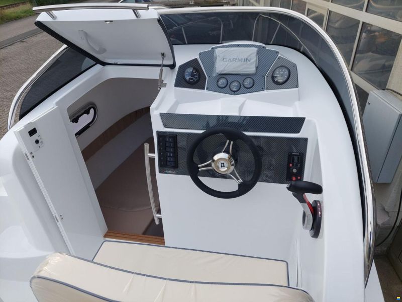 Marinello 590 Cabin